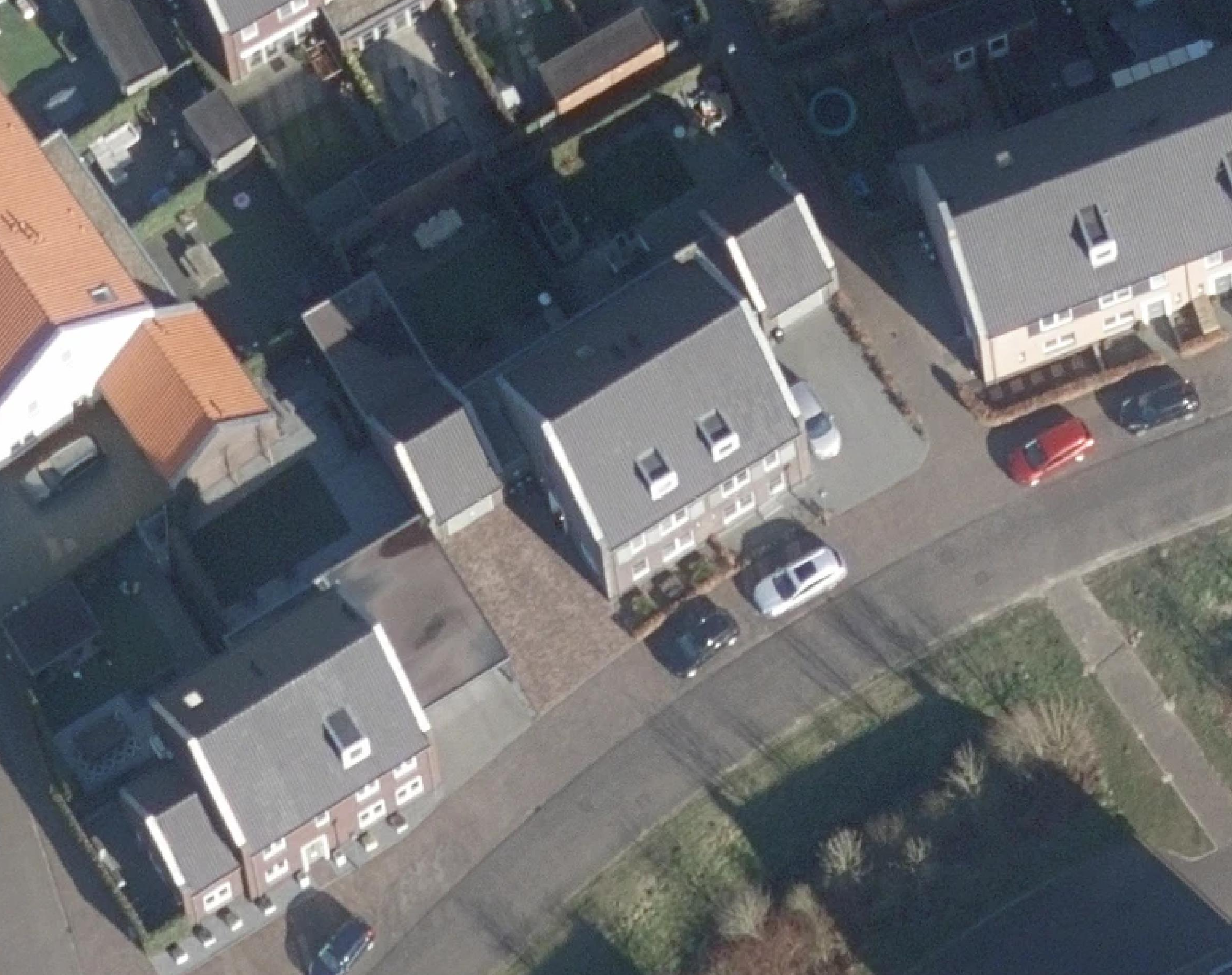 Afbeelding met buitenshuis, gebouw, huis, voorstad Automatisch gegenereerde
beschrijving